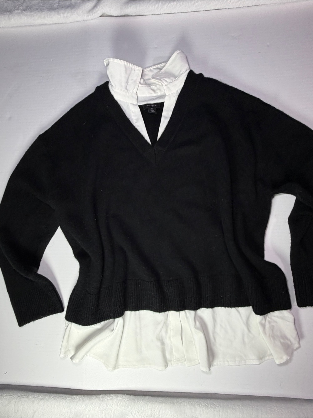 EUC NWOT Halogen Black V-Neck Sweater with White Layered Hem